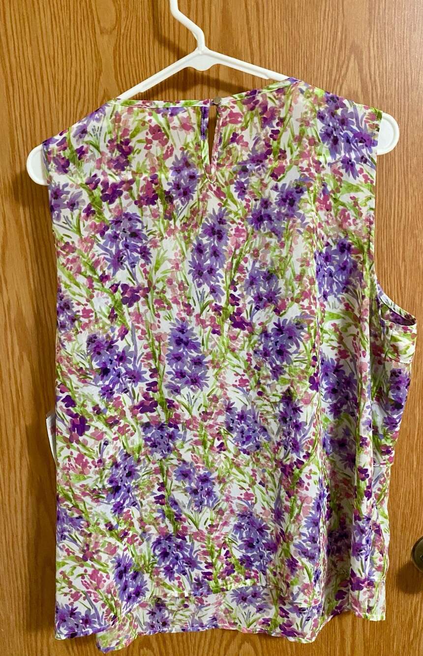 Liz Claiborne Botanical Brights Purple Floral Sleeveless Ruffle Blouse - Picture 4 of 5